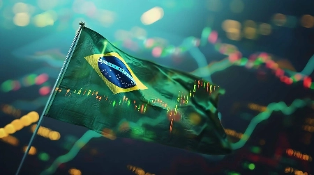La bandera de Brasil ondea en primer plano sobre un fondo dinámico que muestra gráficos de velas japonesas y líneas de tendencia financiera.